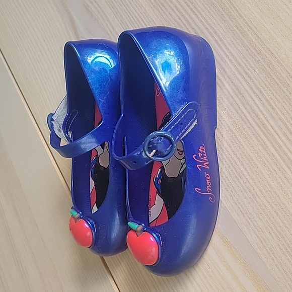 Mini Melissa Snow White USA 9 - Picture 4 of 6